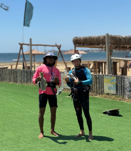 Kitesurf-Instruktoren bei einem OceanPulse „Watersport for Change“-Workshop in Peru